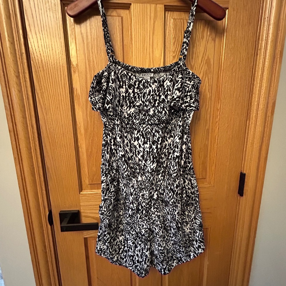 DKNY Romper Women Medium Black White Abstract Ruffle Pockets adust straps